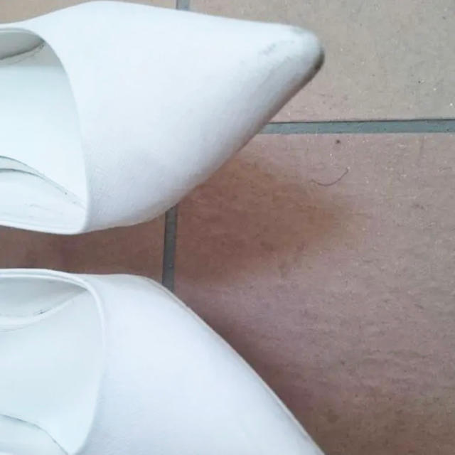 R&E(アールアンドイー)のR&E アールアンドイー ホワイト ヒール パンプス 24㎝ レディースの靴/シューズ(ハイヒール/パンプス)の商品写真
