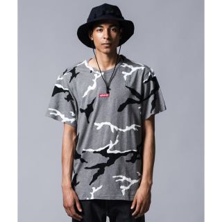 リーバイス(Levi's)のLevi'sリラックスフィット BABY TAB Tシャツ カモフラ新品 S M(Tシャツ/カットソー(半袖/袖なし))