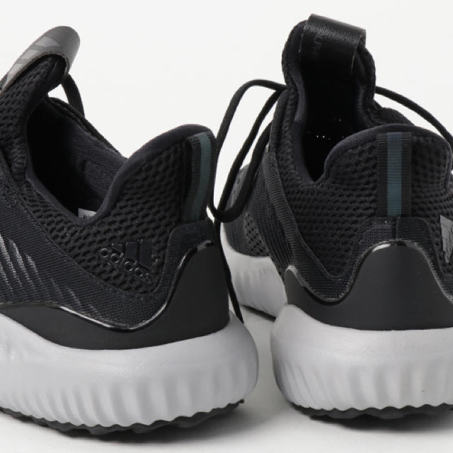 adidas(アディダス)の新品 adidas アディダス ALPHA BOUNCE EM 27.0㎝ 黒白 メンズの靴/シューズ(スニーカー)の商品写真