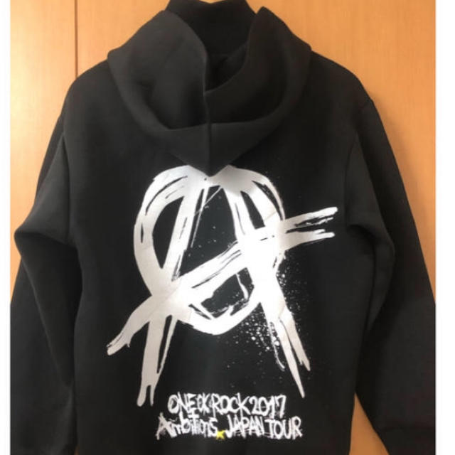 ONE OK ROCK(ワンオクロック)のワンオクロック パーカー エンタメ/ホビーのタレントグッズ(ミュージシャン)の商品写真