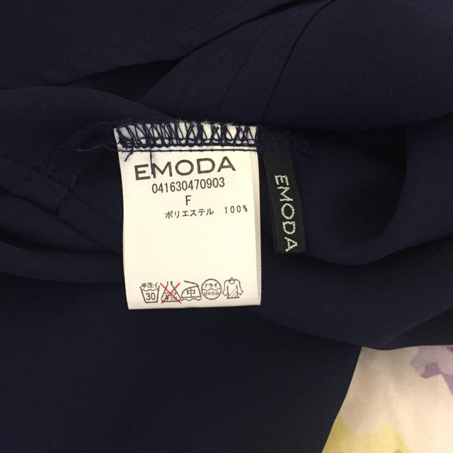 EMODA(エモダ)の【EMODA】Vバックブラウス レディースのトップス(シャツ/ブラウス(長袖/七分))の商品写真