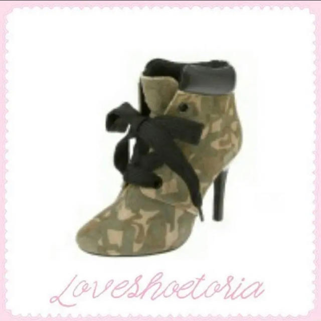 LOVESHOETORIA 8