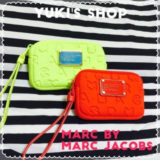 マークバイマークジェイコブス(MARC BY MARC JACOBS)の【tommyさま専用】マークポーチ赤♡(ポーチ)