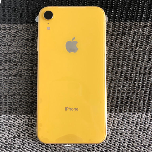 iPhone(アイフォーン)のiPhoneXR 64g イエロー SIMフリー スマホ/家電/カメラのスマートフォン/携帯電話(スマートフォン本体)の商品写真