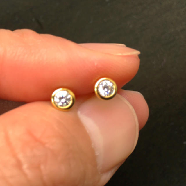 ティファニー ダイヤピアス バイザヤード ダイヤ0.16ct 【10932】