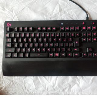 ロジクール G213 Prodigy RGB ゲーミング キーボード 高速反応(PC周辺機器)