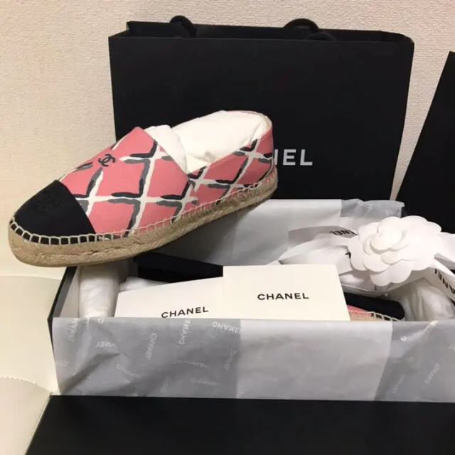 CHANEL(シャネル)のシャネル  エスパドリュ ブラック部分もシャネル ココマークあり 新品 レディースの靴/シューズ(バレエシューズ)の商品写真