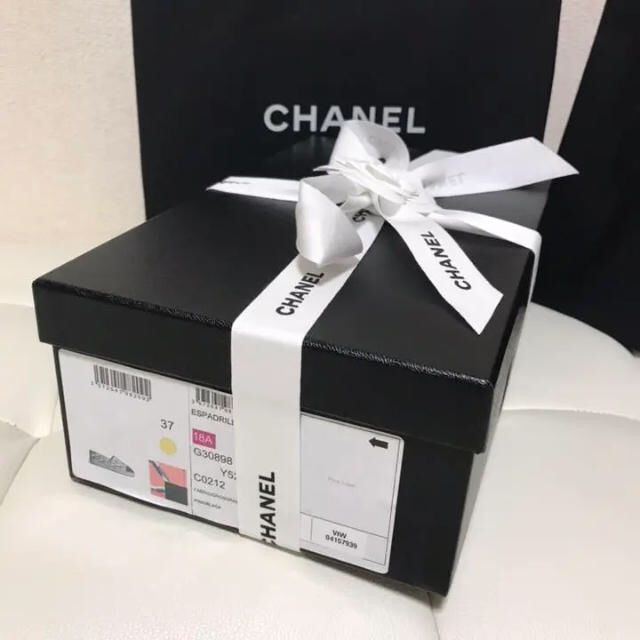 CHANEL(シャネル)のシャネル  エスパドリュ ブラック部分もシャネル ココマークあり 新品 レディースの靴/シューズ(バレエシューズ)の商品写真