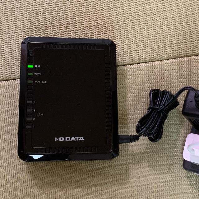 IODATA(アイオーデータ)のWi-Fiルーター WN-G300R3／無線LAN スマホ/家電/カメラのPC/タブレット(PC周辺機器)の商品写真