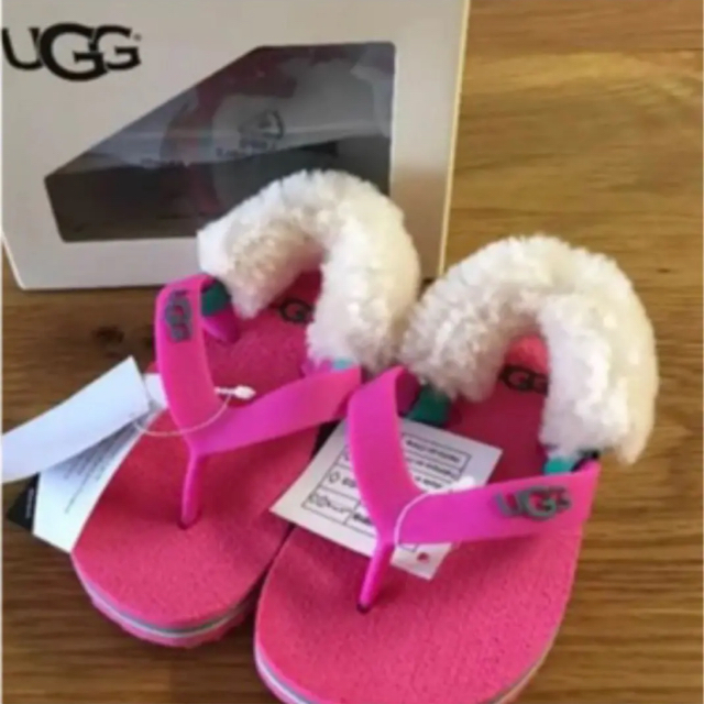 UGG(アグ)のUGG サンダル キッズ/ベビー/マタニティのベビー靴/シューズ(~14cm)(サンダル)の商品写真