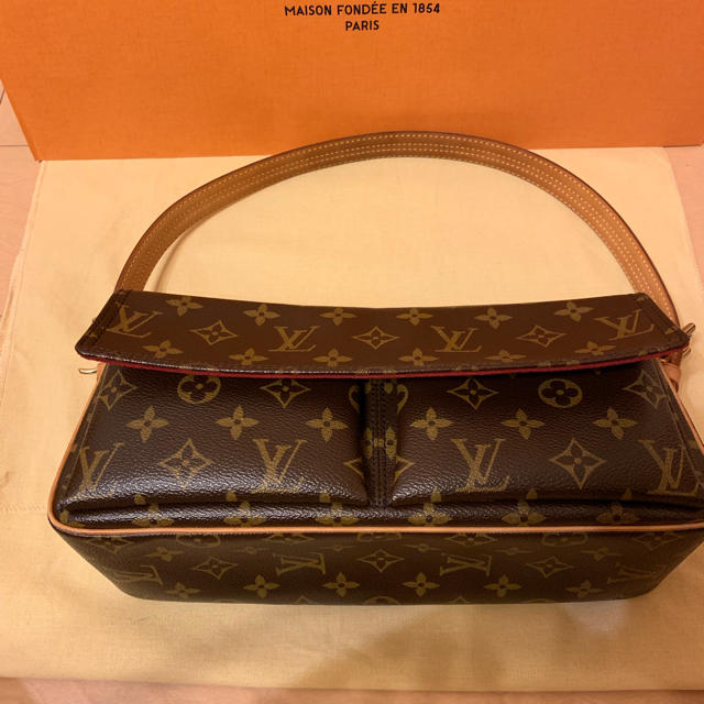 LOUIS VUITTON(ルイヴィトン)のLOUIS VUITTON ヴィバシテMM モノグラム ショルダーバッグ レディースのバッグ(ショルダーバッグ)の商品写真