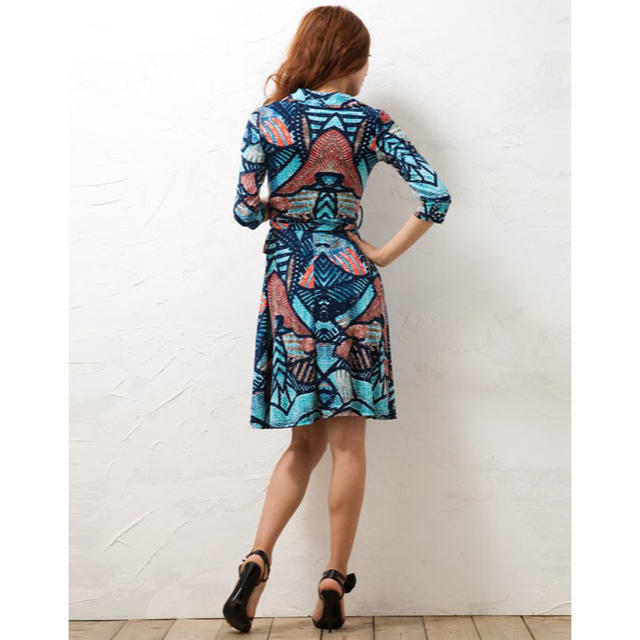 BCBGMAXAZRIA(ビーシービージーマックスアズリア)のLA Blue Joint print  dress s レディースのワンピース(ひざ丈ワンピース)の商品写真