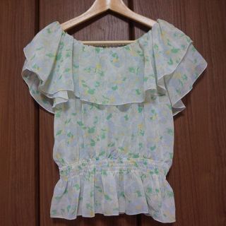 ミスティウーマン(mysty woman)の花柄シャーリングオフショル👚(シャツ/ブラウス(半袖/袖なし))