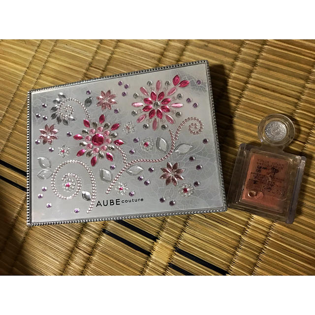 AUBE couture(オーブクチュール)のアイシャドウ+/オーブ クチュール コンパクト付 コスメ/美容のベースメイク/化粧品(アイシャドウ)の商品写真