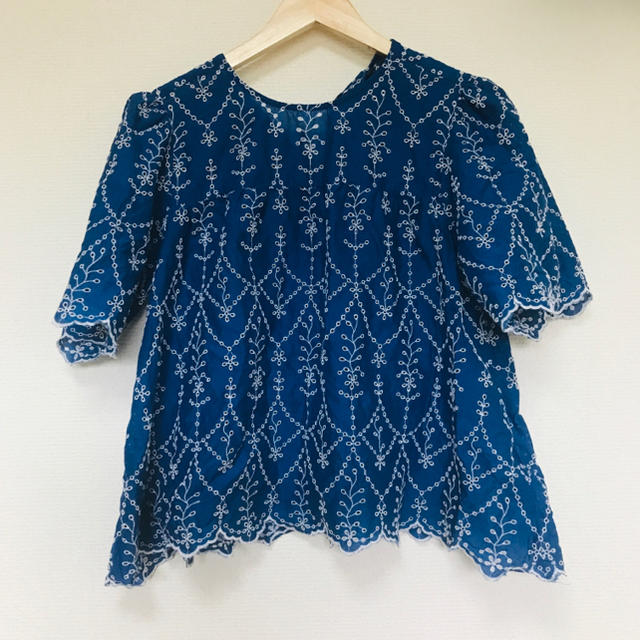 ZARA(ザラ)のZARA 刺繍 ブラウス レディースのトップス(シャツ/ブラウス(半袖/袖なし))の商品写真