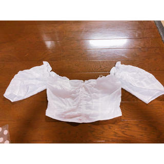 ゲス(GUESS)のguess♡ホワイトトップス(Tシャツ(半袖/袖なし))