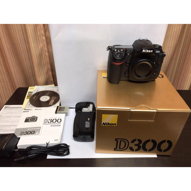 Nikon(ニコン)のNikon D300ボディ MD-10バッテリーグリップセット中古 スマホ/家電/カメラのカメラ(デジタル一眼)の商品写真