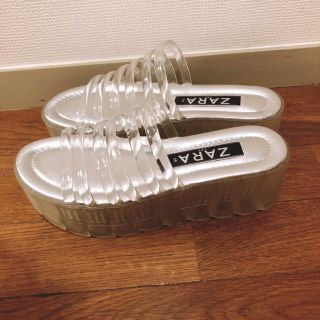 ザラ(ZARA)のZARA 厚底クリアサンダル シルバー(サンダル)