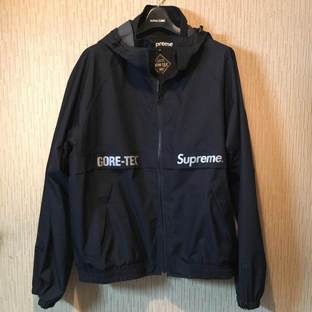 Supreme(シュプリーム)のSupreme Gore Tex Court Jacket 黒 メンズのジャケット/アウター(ナイロンジャケット)の商品写真