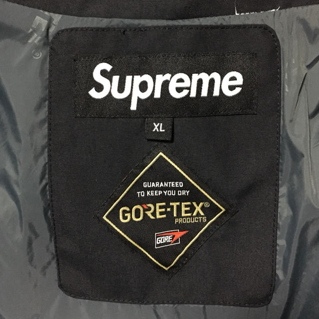 Supreme(シュプリーム)のSupreme Gore Tex Court Jacket 黒 メンズのジャケット/アウター(ナイロンジャケット)の商品写真