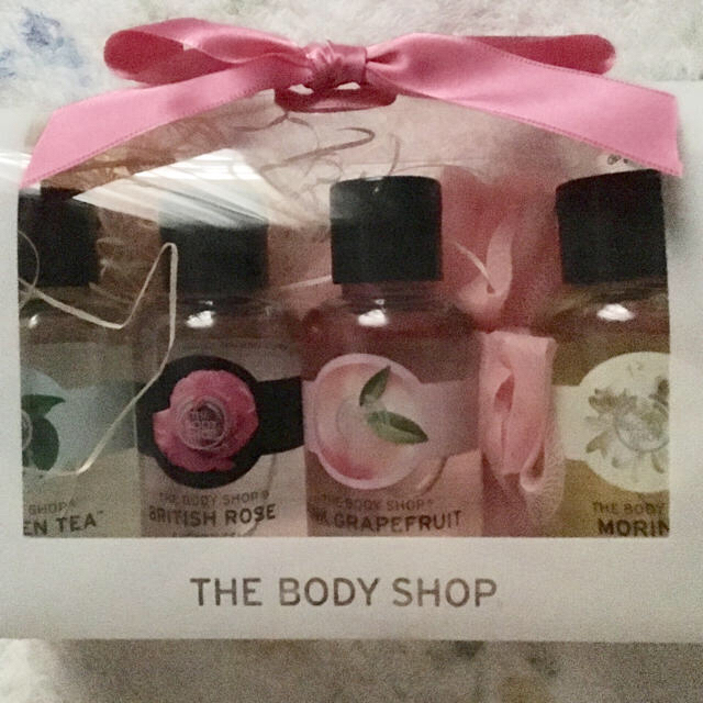 THE BODY SHOP(ザボディショップ)のボディショップ シャワージェル 4本ギフト コスメ/美容のボディケア(ボディソープ/石鹸)の商品写真