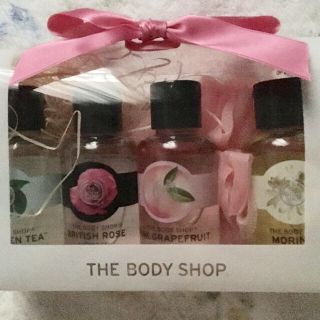 ザボディショップ(THE BODY SHOP)のボディショップ シャワージェル 4本ギフト(ボディソープ/石鹸)