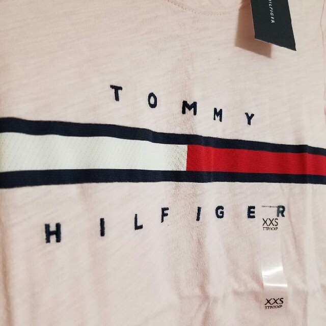 TOMMY HILFIGER(トミーヒルフィガー)のトミーヒルフィガー　レディース　Tシャツ　ロゴ入り　新品未使 レディースのトップス(Tシャツ(半袖/袖なし))の商品写真