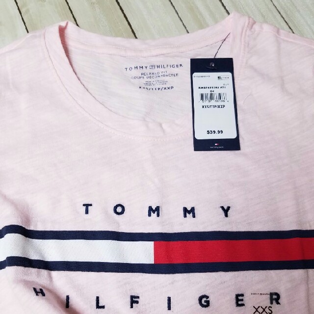 TOMMY HILFIGER(トミーヒルフィガー)のトミーヒルフィガー　レディース　Tシャツ　ロゴ入り　新品未使 レディースのトップス(Tシャツ(半袖/袖なし))の商品写真