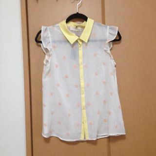 ダブルクローゼット(w closet)のお花刺繍ブラウス(シャツ/ブラウス(半袖/袖なし))