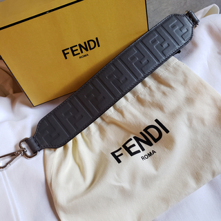 フェンディ(FENDI)の専用 新品 FENDI フェンディー ユー ストラップ バック(ショルダーバッグ)