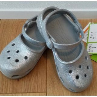 クロックス(crocs)の１７.5cm  シルバーラメ(サンダル)