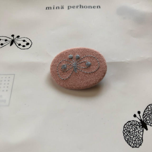 mina perhonen(ミナペルホネン)のミナペルホネン ブローチ レディースのアクセサリー(ブローチ/コサージュ)の商品写真