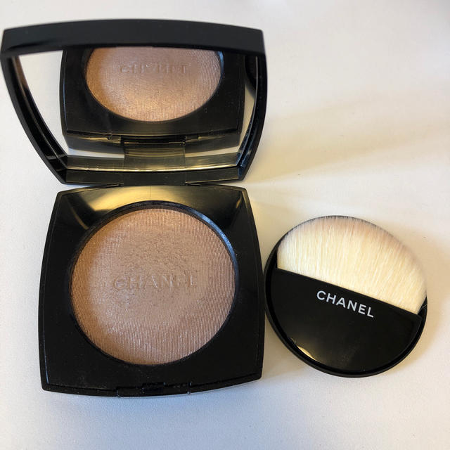 CHANEL(シャネル)の美品✨プードゥルルミエール10アイヴォリーゴールド コスメ/美容のベースメイク/化粧品(フェイスパウダー)の商品写真