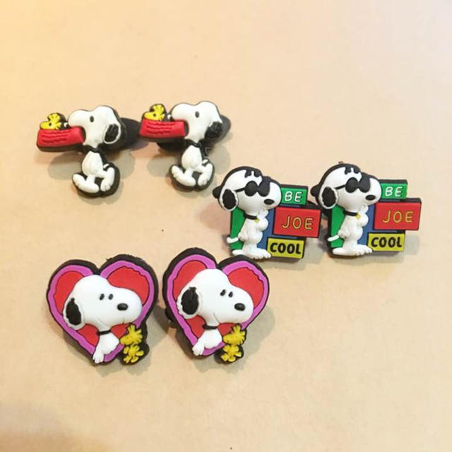 SNOOPY(スヌーピー)の新品 訳あり スヌーピー チャーム(ジビッツ) 6個セット♪  キッズ/ベビー/マタニティのこども用ファッション小物(その他)の商品写真