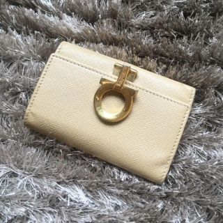 サルヴァトーレフェラガモ(Salvatore Ferragamo)のタイムセール中訳あり格安!!フェラガモ キーケース ベージュ ゴールド(キーケース)