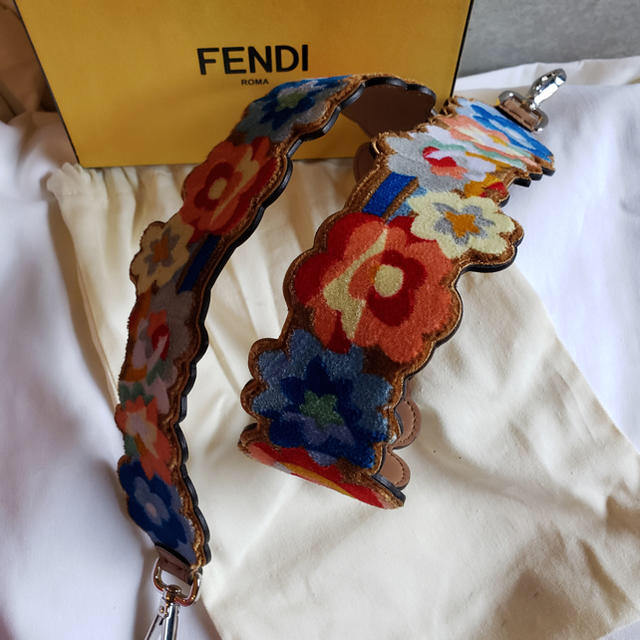 FENDI(フェンディ)の新品 正規品 FENDI フェンディー ユー ストラップ バック ベロア レディースのバッグ(ショルダーバッグ)の商品写真