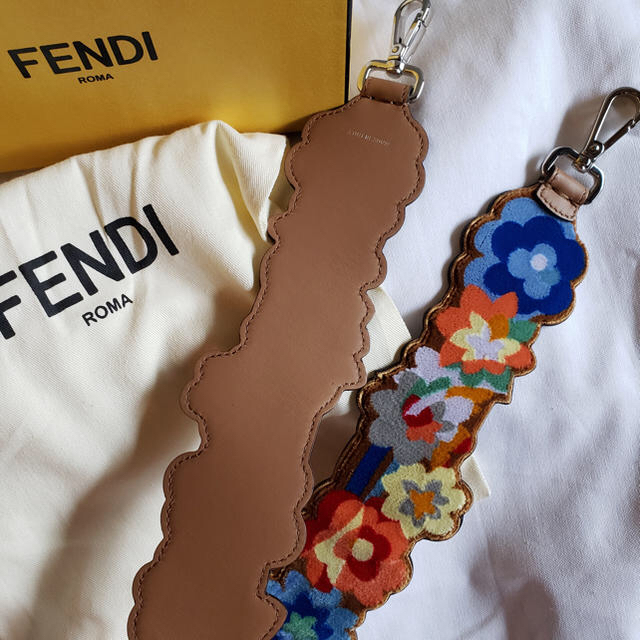 FENDI(フェンディ)の新品 正規品 FENDI フェンディー ユー ストラップ バック ベロア レディースのバッグ(ショルダーバッグ)の商品写真