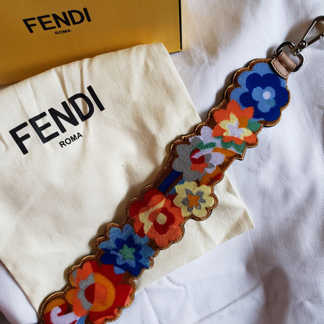 FENDI(フェンディ)の新品 正規品 FENDI フェンディー ユー ストラップ バック ベロア レディースのバッグ(ショルダーバッグ)の商品写真