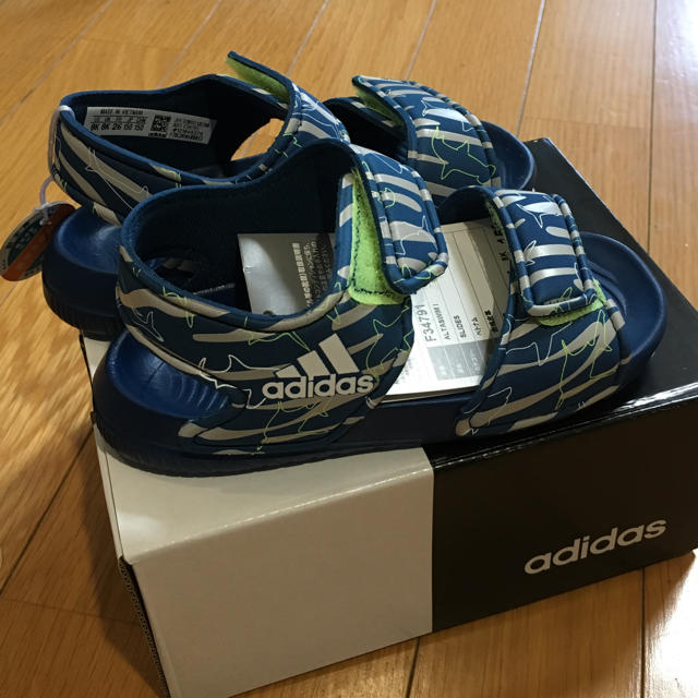 adidas(アディダス)の最終価格！アディダス キッズサンダル 15cm キッズ/ベビー/マタニティのキッズ靴/シューズ(15cm~)(サンダル)の商品写真