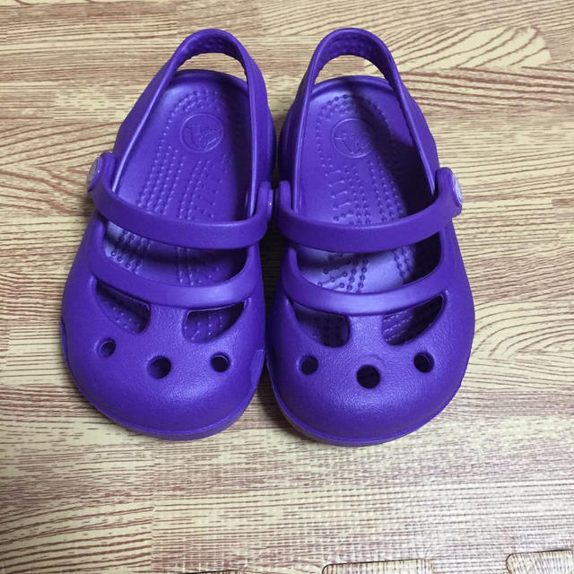 crocs(クロックス)のクロックス美品13センチ キッズ/ベビー/マタニティのベビー靴/シューズ(~14cm)(サンダル)の商品写真