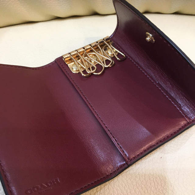 COACH - コーチ F39046 未使用 キーケース 星柄 シグネチャー の COACH - コーチ F39046 未使用 キーケース 星柄 シグネチャー の