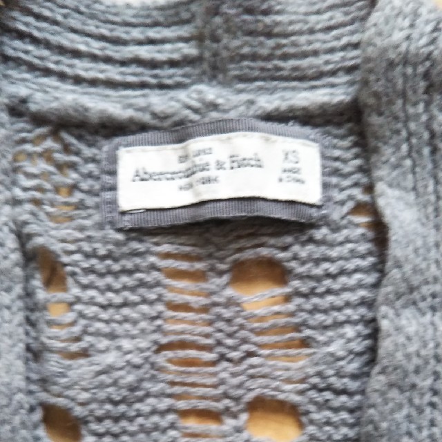 Abercrombie&Fitch(アバクロンビーアンドフィッチ)のAbercrombie＆Fitch　カギ編み　グレー　カーディガン レディースのトップス(カーディガン)の商品写真