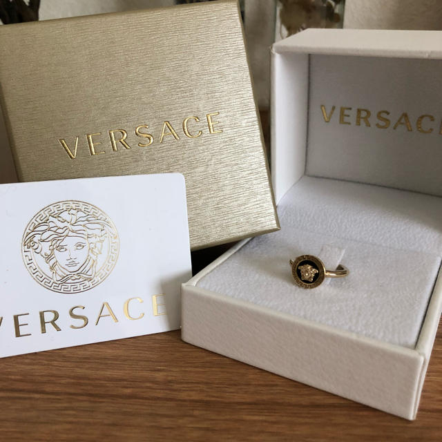 VERSACE(ヴェルサーチ)のVERSACE 指輪 メンズのアクセサリー(リング(指輪))の商品写真