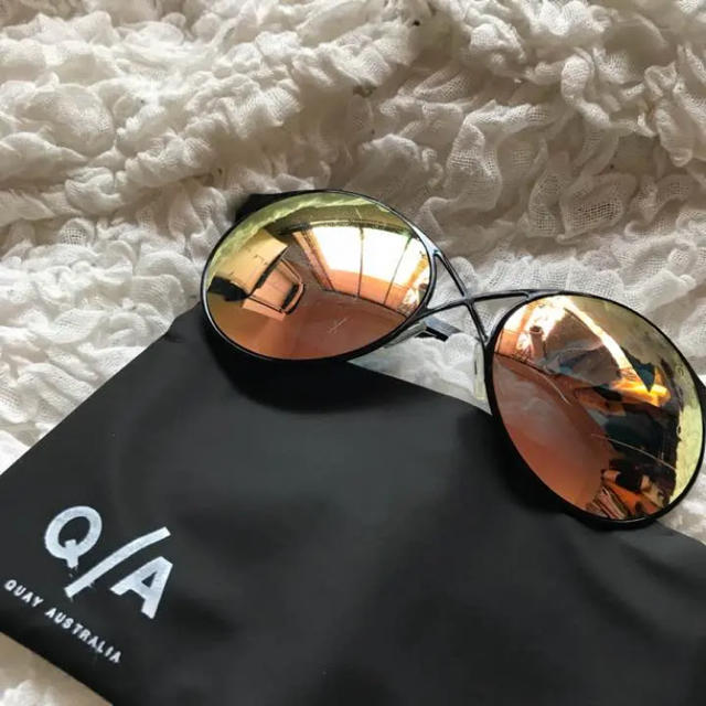 Quay Eyeware Australia(クエイアイウェアオーストラリア)のquayのサングラス ミラー セレブ愛用 レディース レディースのファッション小物(サングラス/メガネ)の商品写真