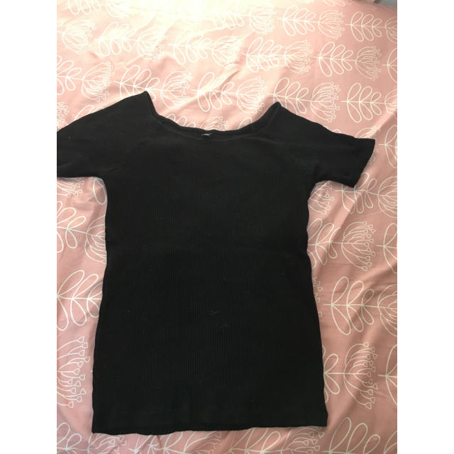 UNIQLO(ユニクロ)のUNIQLO 黒 半袖トップス レディースのトップス(Tシャツ(半袖/袖なし))の商品写真