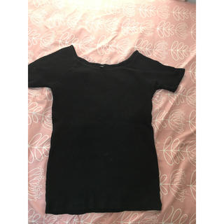 ユニクロ(UNIQLO)のUNIQLO 黒 半袖トップス(Tシャツ(半袖/袖なし))