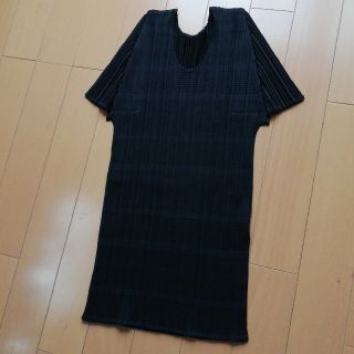 プリーツプリーズイッセイミヤケ(PLEATS PLEASE ISSEY MIYAKE)のプリーツプリーズ3　地模様黒トップ(カットソー(半袖/袖なし))