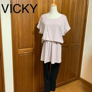 ビッキー(VICKY)のvicky  ベージュトップス☆美品(カットソー(半袖/袖なし))