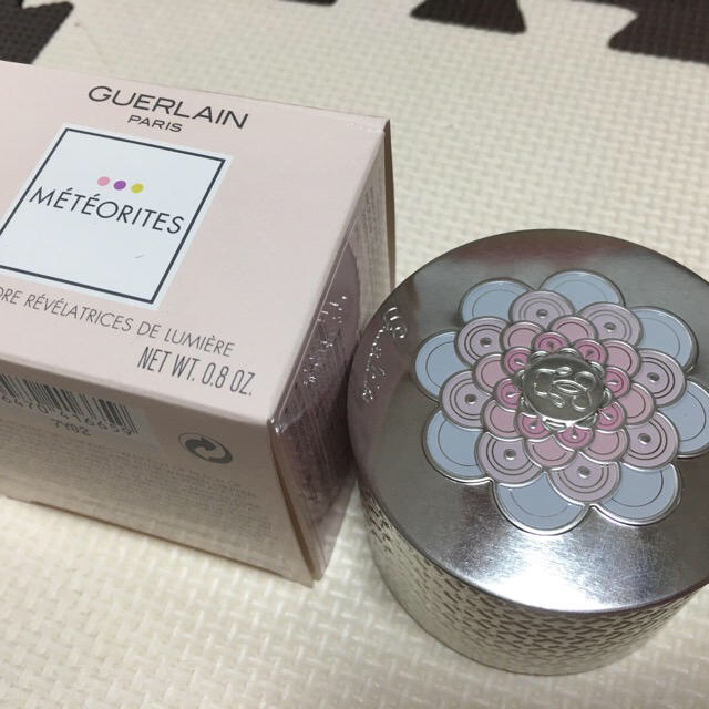 GUERLAIN(ゲラン)の新品未使用    GUERLAIN   METEORITES コスメ/美容のベースメイク/化粧品(フェイスパウダー)の商品写真