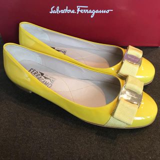 サルヴァトーレフェラガモ(Salvatore Ferragamo)のひ様 専用【新品】フェラガモ VARINA バレエシューズ  リボン エナメル(バレエシューズ)